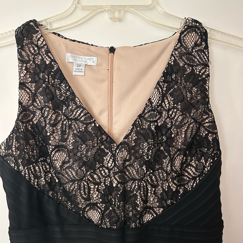 London Times Evening Maxi Dress Black Lace Size 2P - Picture 3 of 4